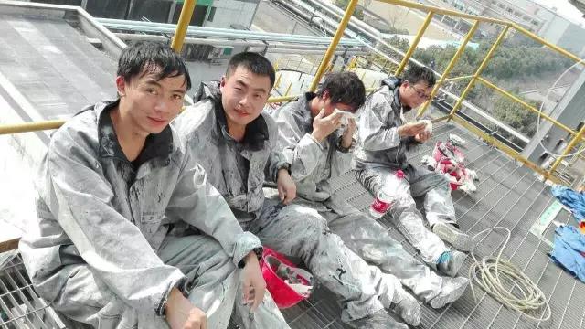 工作中，認(rèn)真工作的男人是最帥的.jpg